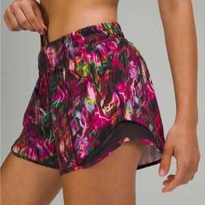 NWOT Lululemon Hotty Hot Shorts Size 8